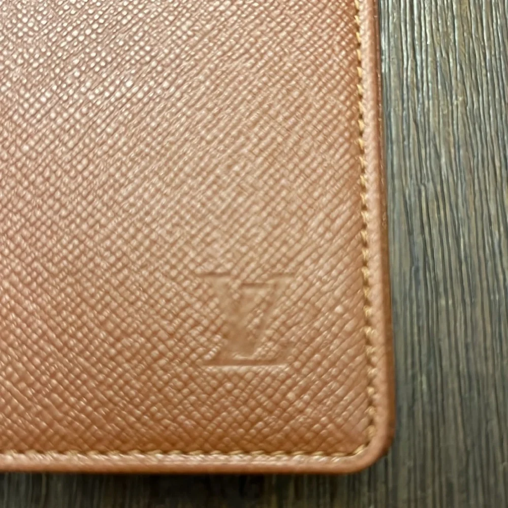 Authentic Louis Vuitton brown taiga leather bifold card I.D. Holder